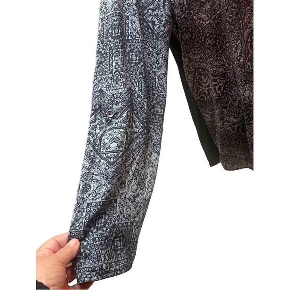 Rock & Republic Gray & Black Long Sleeve Geometric Design High/Low V-Neck Tunic/ - Picture 9 of 16